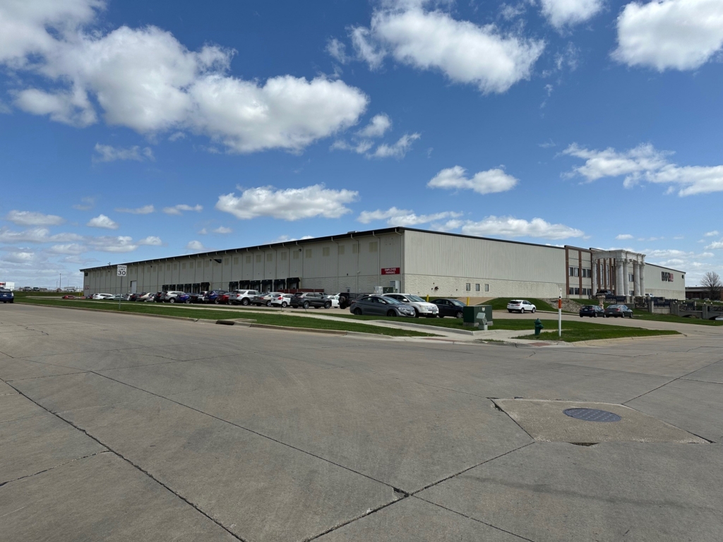 Industrial building SW Cedar Rapids IA